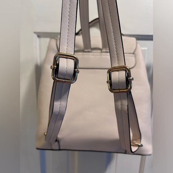 Women’s backpack style handbag - Picture 4 of 10